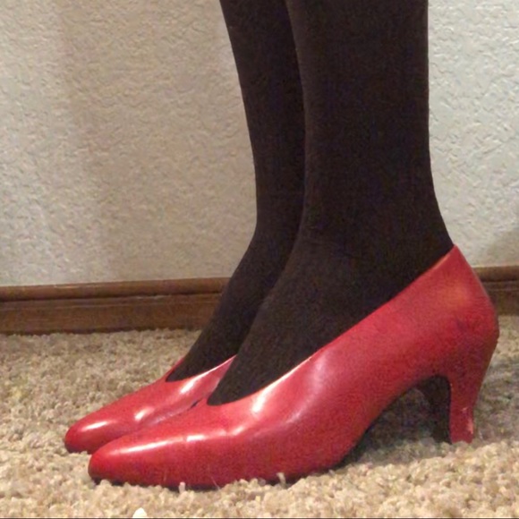 classic red heels - Picture 3 of 7